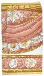 Draperiebordüre in Rosa mit weißen Blüten sowie goldgelbem Ornamentdekor und Kordeln