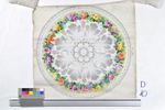 Deckentapete mit Akanthusrosette en grisaille umgeben von buntem Blumenkranz