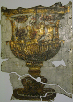 Goldledertapete mit Urnenvase